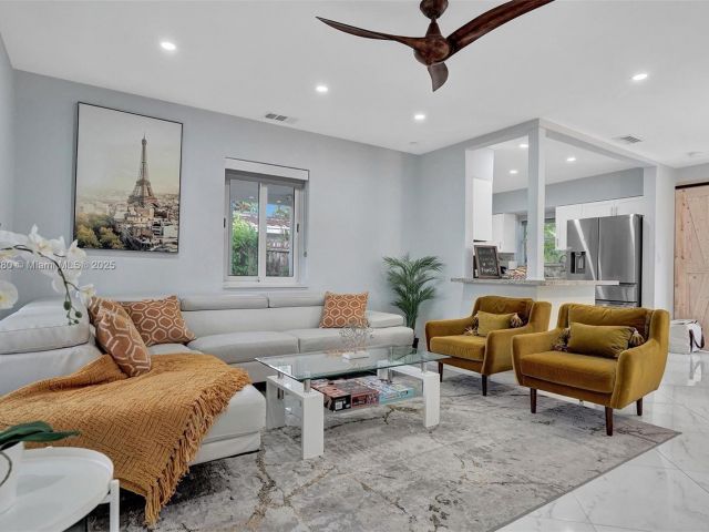 Продажа дома по адресу 5230 NE 20th Ave - фото 6132998