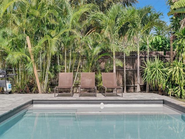 Продажа дома по адресу 5230 NE 20th Ave - фото 6133000