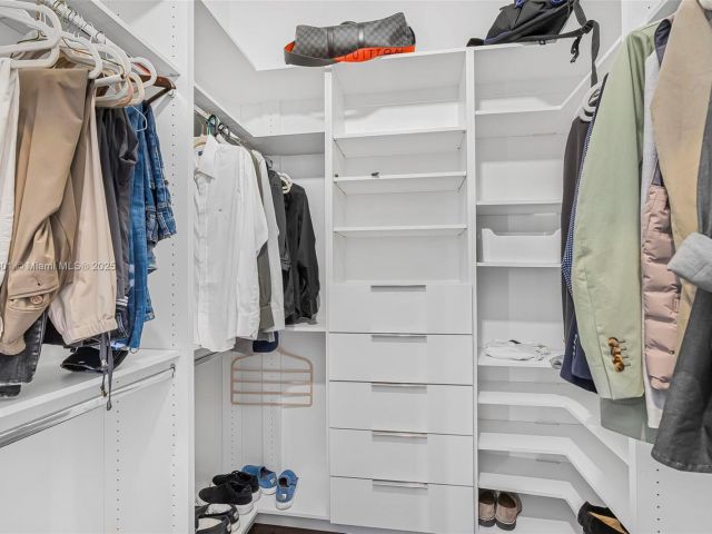 Дом в аренду по адресу 10373 NW 68th Ter - фото 6127771