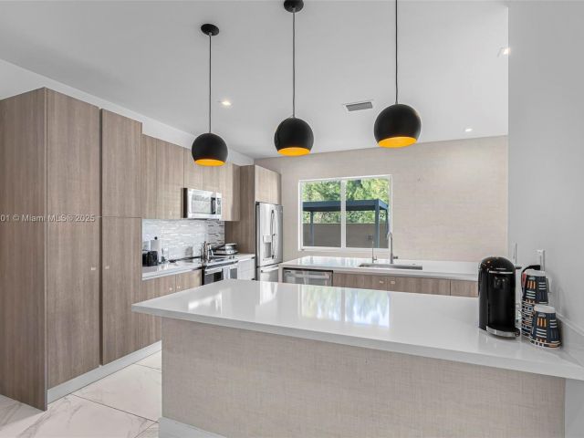 Дом в аренду по адресу 10373 NW 68th Ter - фото 6127778