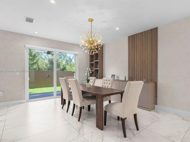 Дом в аренду по адресу 10373 NW 68th Ter - фото 6127782