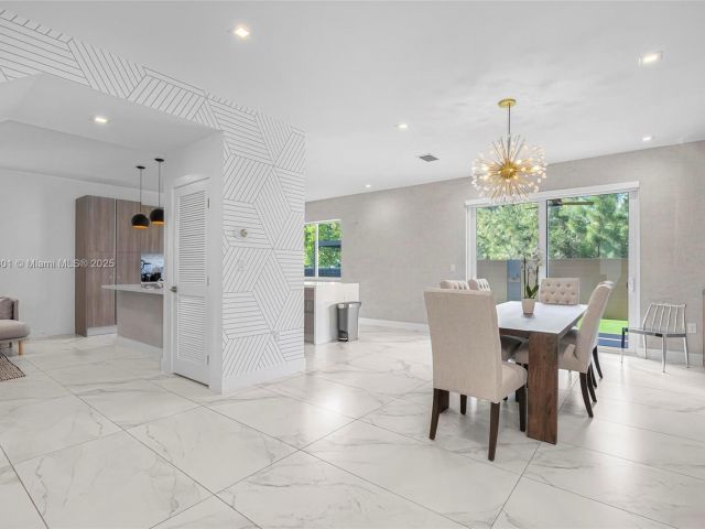 Дом в аренду по адресу 10373 NW 68th Ter - фото 6127783