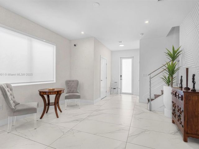 Дом в аренду по адресу 10373 NW 68th Ter - фото 6127785