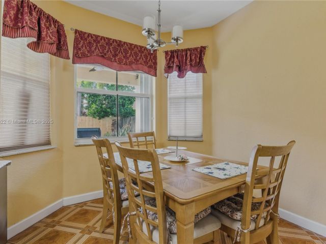 Продажа дома по адресу 12251 SW 122nd Path - фото 6147359