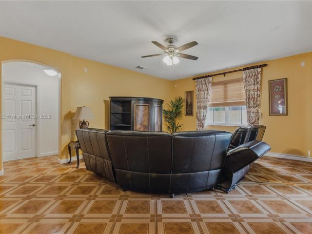 Продажа дома по адресу 12251 SW 122nd Path - фото 6147363