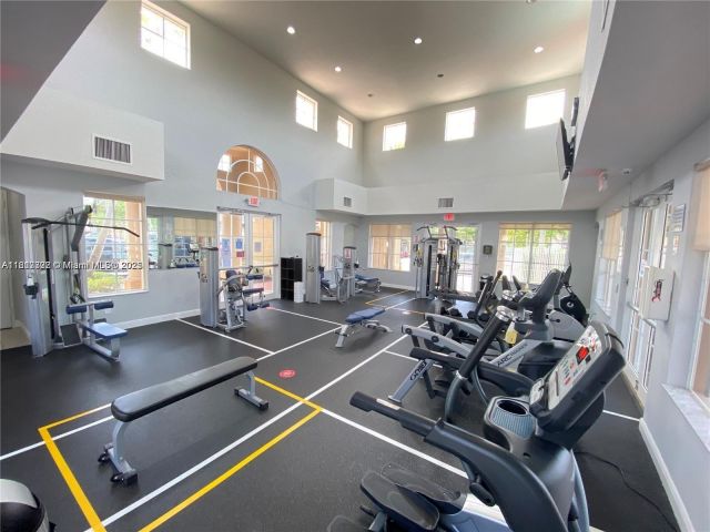 Продажа дома по адресу 12251 SW 122nd Path - фото 6147375