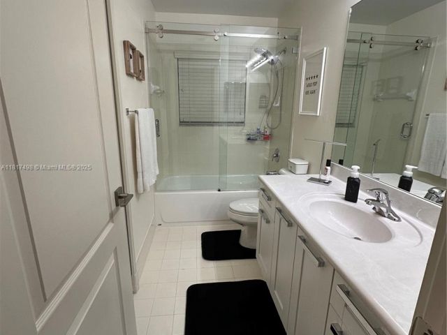 Продажа дома по адресу 2046 NE 4th Ct - фото 6139369