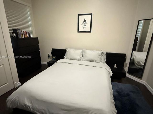 Продажа дома по адресу 2046 NE 4th Ct - фото 6139373