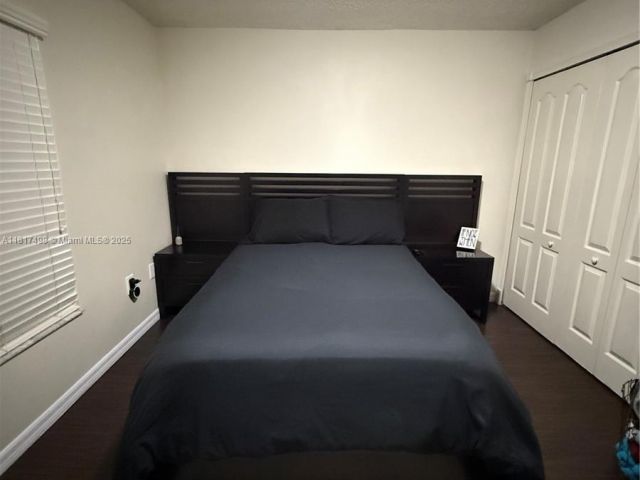 Продажа дома по адресу 2046 NE 4th Ct - фото 6139375