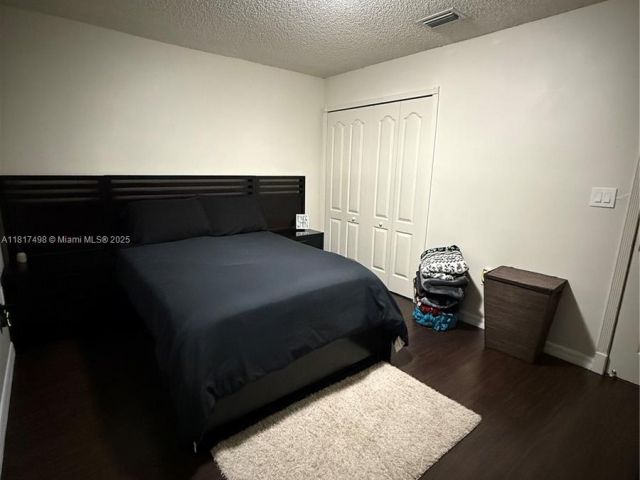 Продажа дома по адресу 2046 NE 4th Ct - фото 6139376