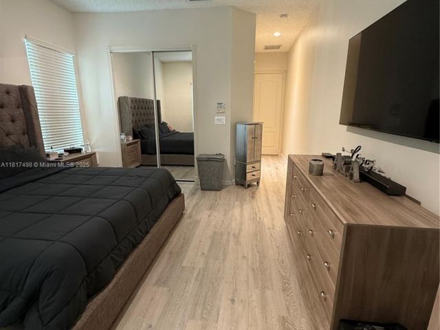 Продажа дома по адресу 2046 NE 4th Ct - фото 6139378