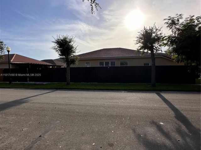 Продажа дома по адресу 2046 NE 4th Ct - фото 6139384