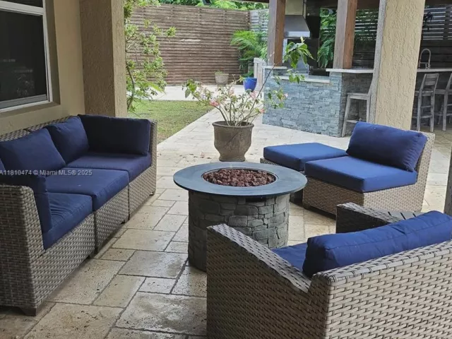 Продажа дома по адресу 2230 NW 17th Ave - фото 6301553