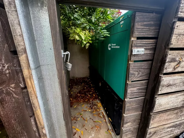 Продажа дома по адресу 2230 NW 17th Ave - фото 6301554