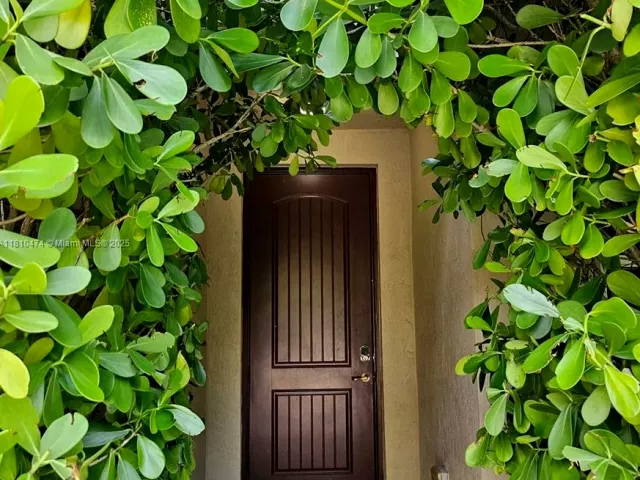 Продажа дома по адресу 2230 NW 17th Ave - фото 6301559