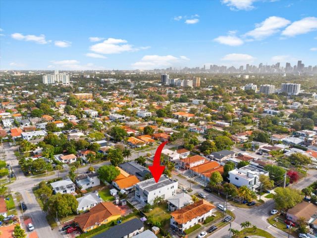 Продажа дома по адресу 2732 SW 31st Ave - фото 6148099
