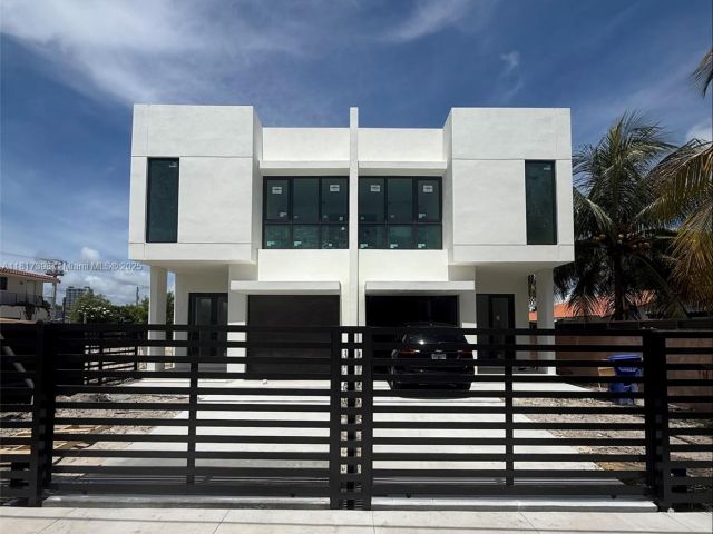 Продажа дома по адресу 2732 SW 31st Ave - фото 6148102