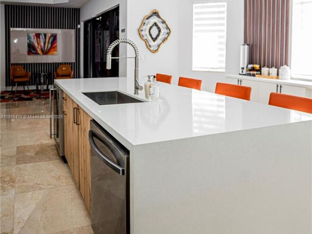 Продажа дома по адресу 6403 SW 162nd Path - фото 6129049