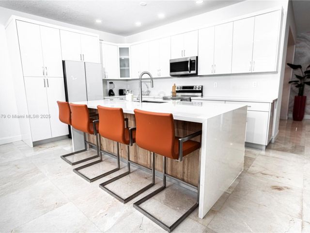 Продажа дома по адресу 6403 SW 162nd Path - фото 6129050