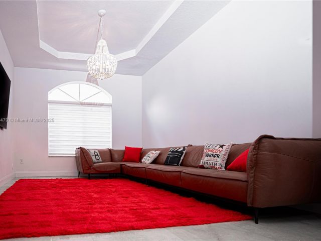 Продажа дома по адресу 6403 SW 162nd Path - фото 6129052