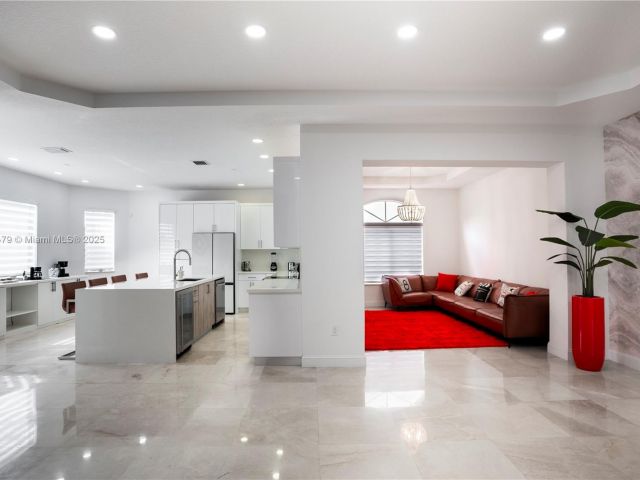 Продажа дома по адресу 6403 SW 162nd Path - фото 6129054