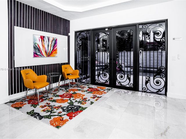 Продажа дома по адресу 6403 SW 162nd Path - фото 6129064