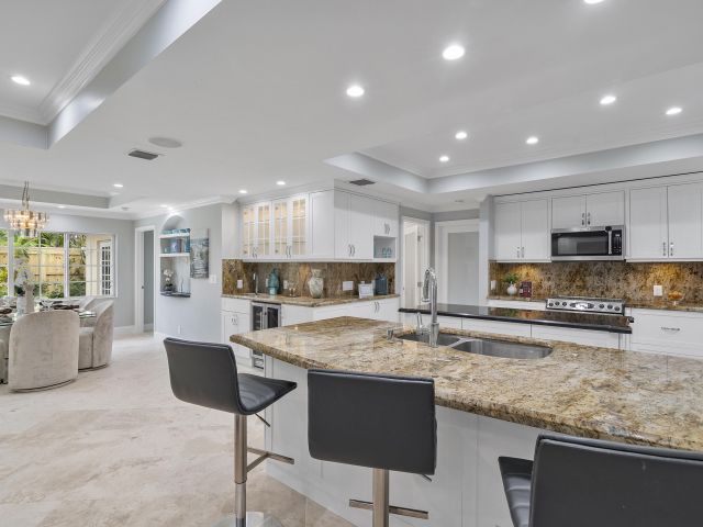 Продажа дома по адресу 1948 Coco Palm Place - фото 6133250