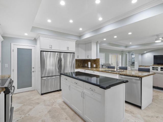 Продажа дома по адресу 1948 Coco Palm Place - фото 6133252