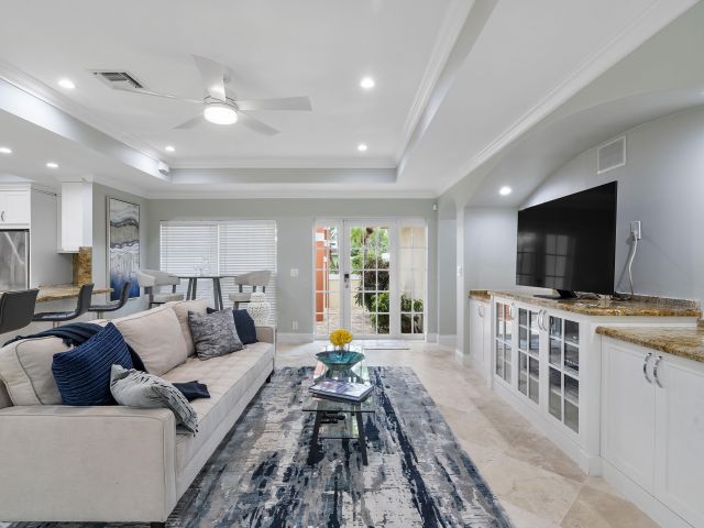 Продажа дома по адресу 1948 Coco Palm Place - фото 6133256