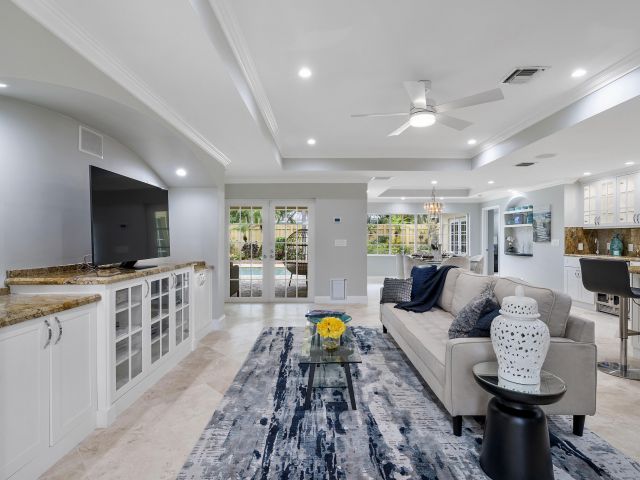 Продажа дома по адресу 1948 Coco Palm Place - фото 6133257