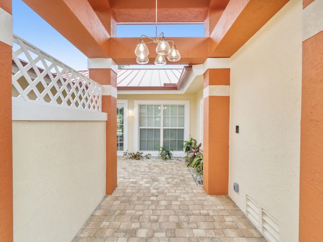 Продажа дома по адресу 1948 Coco Palm Place - фото 6133263