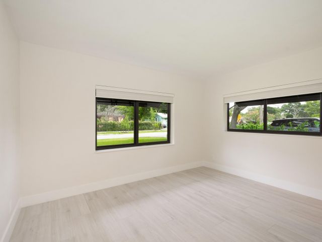 Продажа дома по адресу 1224 SW 20th St - фото 6129888