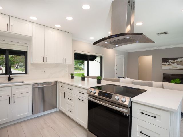 Продажа дома по адресу 1224 SW 20th St - фото 6129893