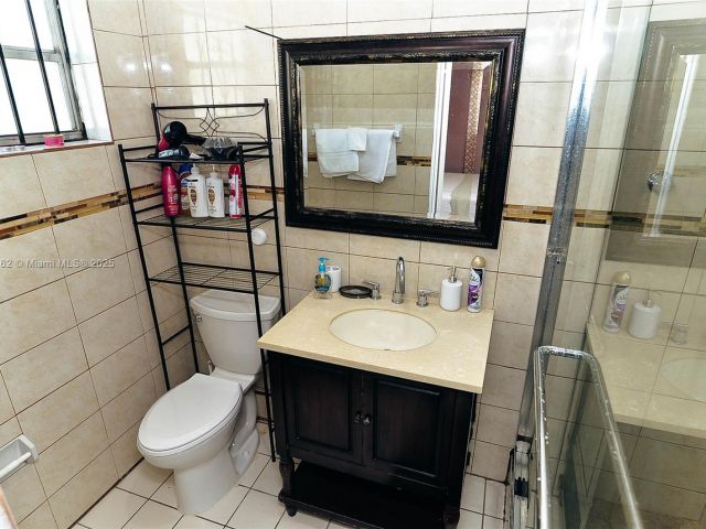 Дом в аренду по адресу 240 NW 197th St 1 - фото 6148685