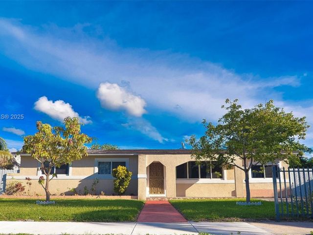 Дом в аренду по адресу 240 NW 197th St 1 - фото 6148689