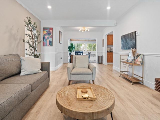 Продажа дома по адресу 1636 Arthur St - фото 6129674