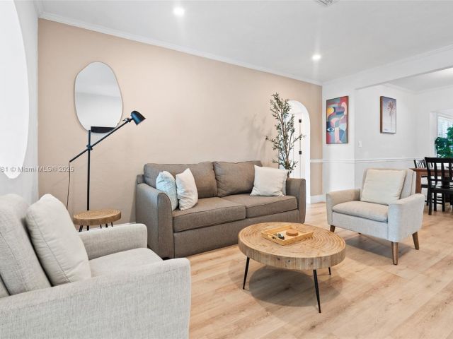 Продажа дома по адресу 1636 Arthur St - фото 6129675