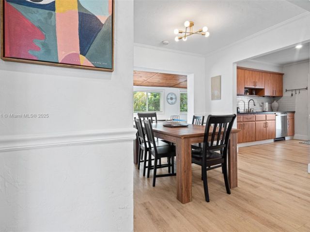 Продажа дома по адресу 1636 Arthur St - фото 6129676