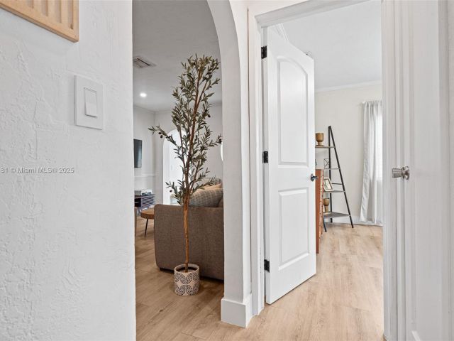 Продажа дома по адресу 1636 Arthur St - фото 6129683