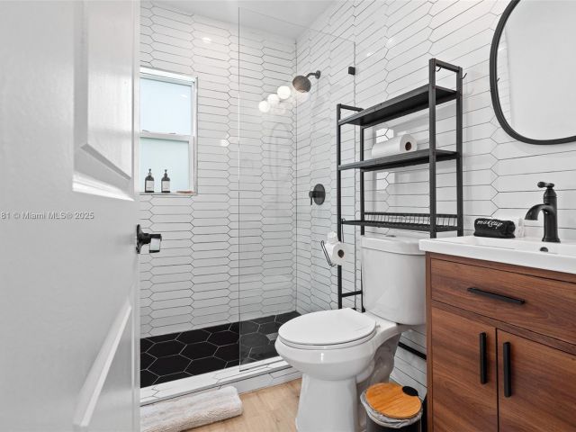 Продажа дома по адресу 1636 Arthur St - фото 6129688