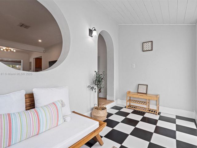 Продажа дома по адресу 1636 Arthur St - фото 6129690