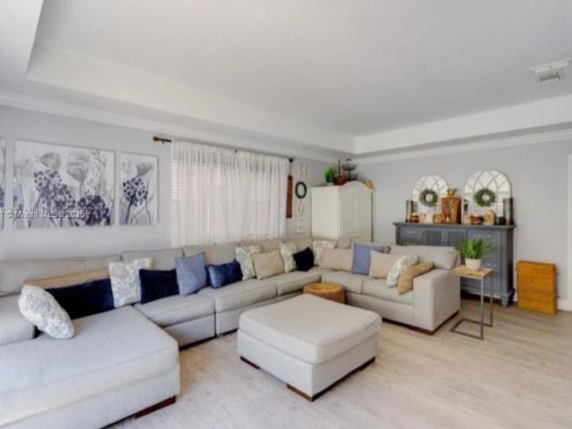 Продажа дома по адресу 2967 NE 42nd Ave - фото 6152421