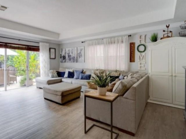 Продажа дома по адресу 2967 NE 42nd Ave - фото 6152423