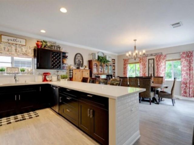 Продажа дома по адресу 2967 NE 42nd Ave - фото 6152425