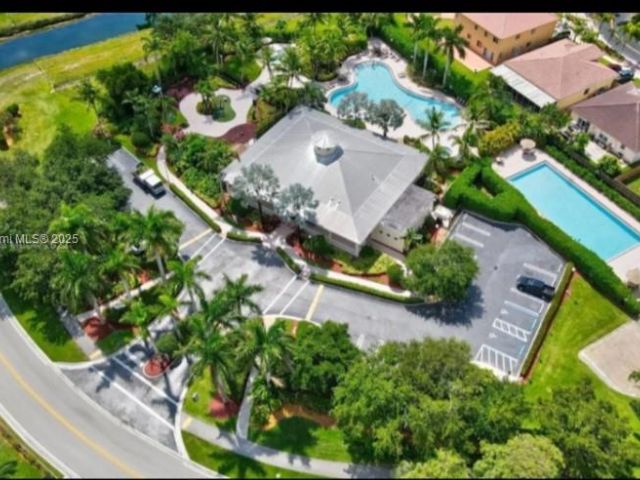 Продажа дома по адресу 2967 NE 42nd Ave - фото 6152430