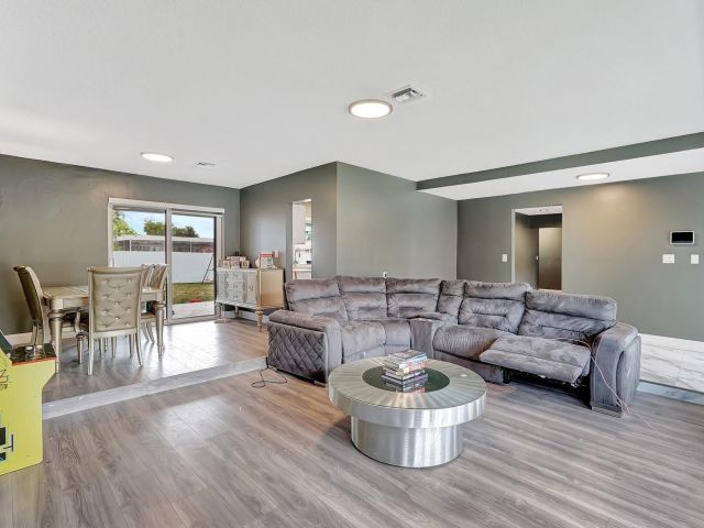 Продажа дома по адресу 4709 Washington St - фото 6153598