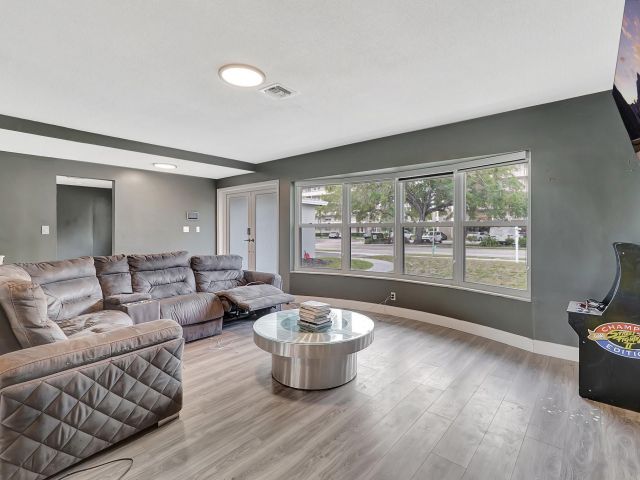 Продажа дома по адресу 4709 Washington St - фото 6153600