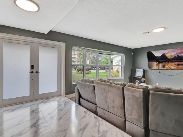 Продажа дома по адресу 4709 Washington St - фото 6153601