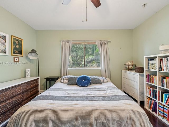 Продажа дома по адресу 3228 SE 3rd Dr - фото 6152657