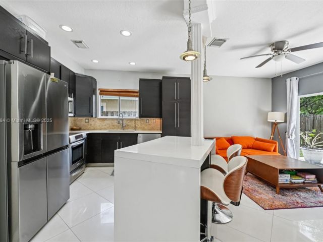 Продажа дома по адресу 3228 SE 3rd Dr - фото 6152664